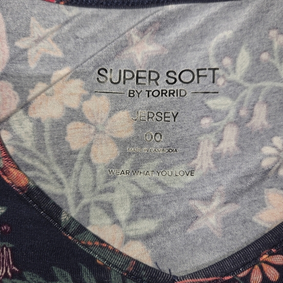 Floral Navy Dress. Torrid Size 00 - Picture 9 of 10